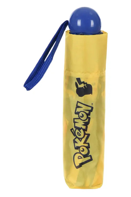 Opgevouwen Pokémon paraplu in gele hoes met draaglus