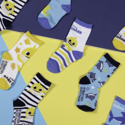 5 paires de chaussettes bébé Baby Shark dans une boîte