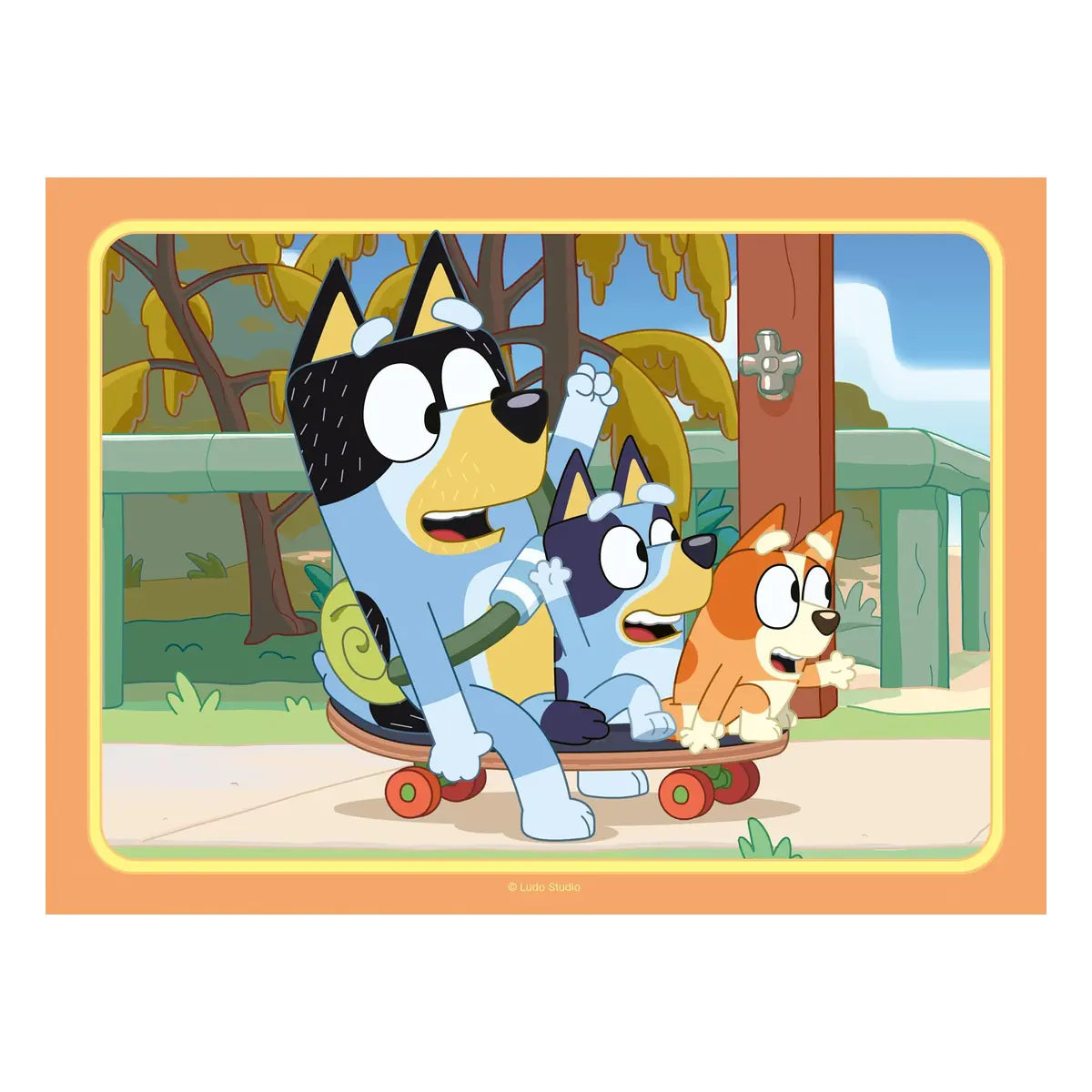 Bluey puzzel van 16 stukjes met Bluey en familie op een skateboard