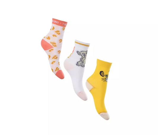 3 paar Disney The Lion King meisjes sokken in geel en wit met Simba afbeeldingen. 70% katoen, maten 23/26–31/34, officiële licentie.
